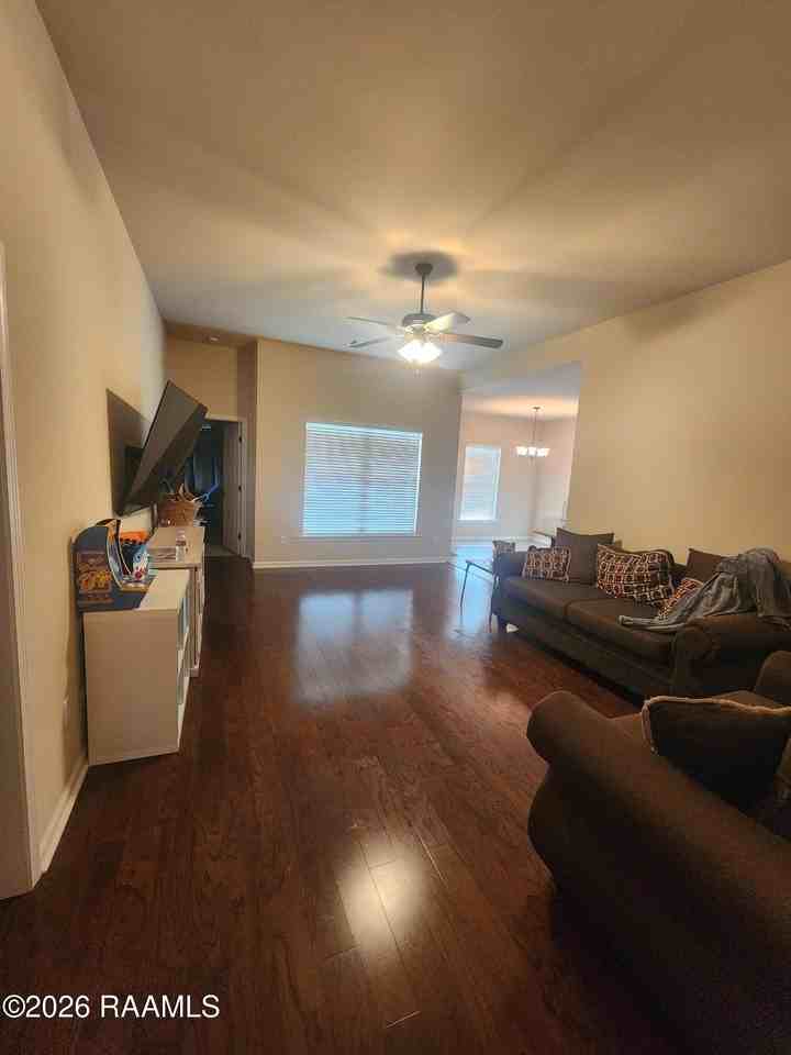 417 Elwick Dr - Photo 5 of 16