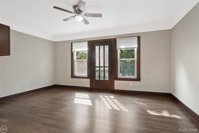 210 W Webster St - Photo 3 of 17