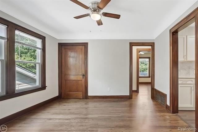 210 W Webster St - Photo 4 of 17