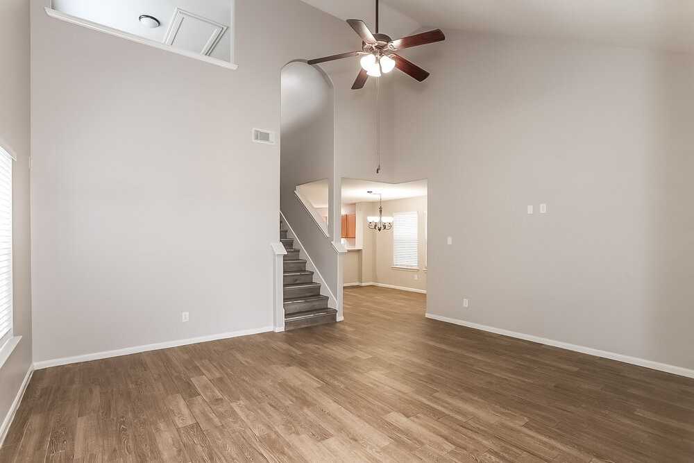 10518 Southway Bend Ln - Photo 4 of 17