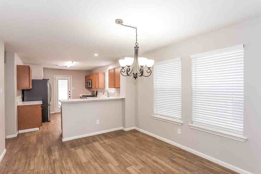 10518 Southway Bend Ln - Photo 7 of 17