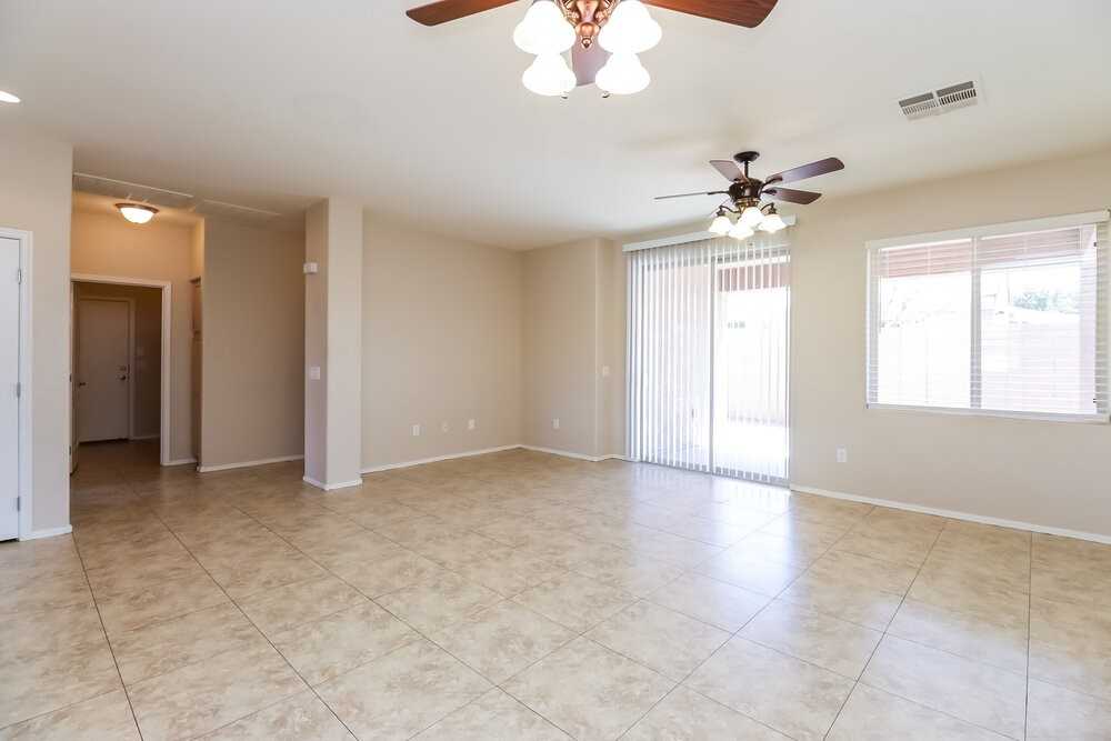 347 N Wesley - Photo 4 of 16