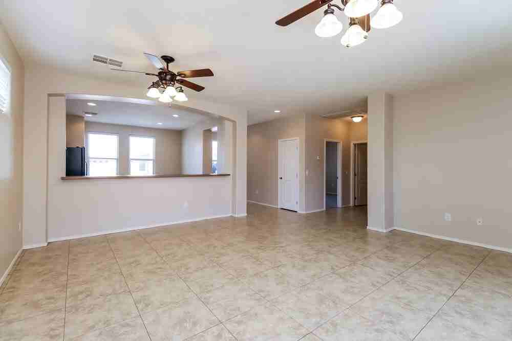 347 N Wesley - Photo 5 of 16