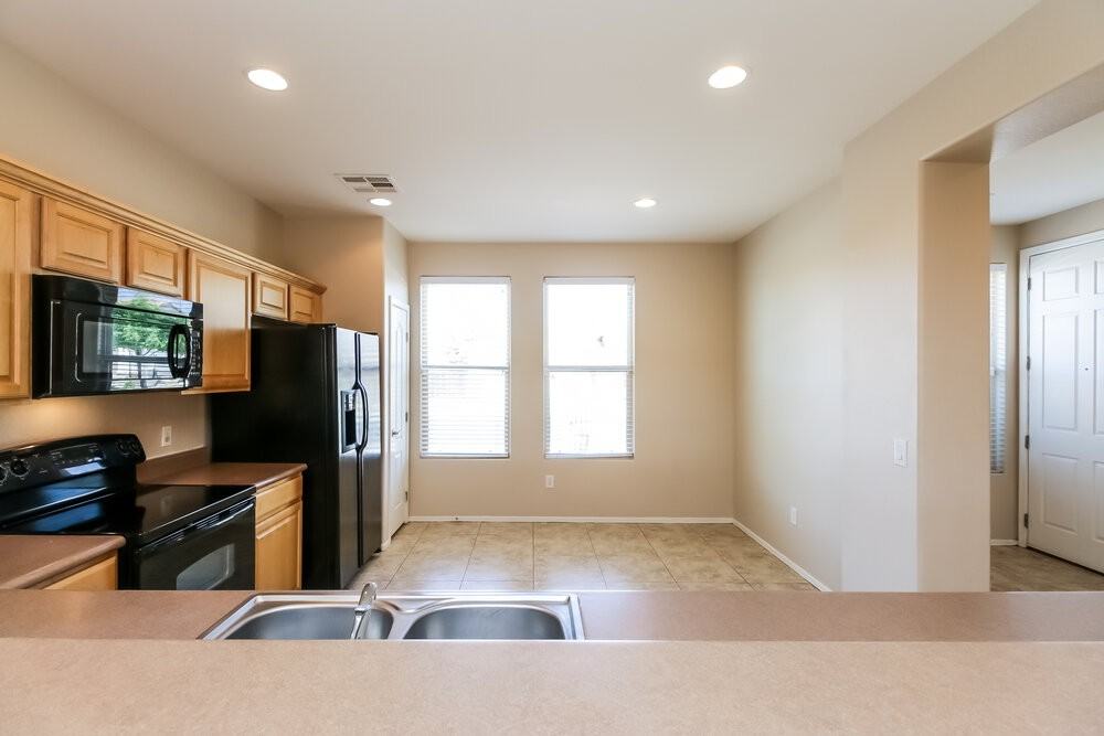 347 N Wesley - Photo 6 of 16