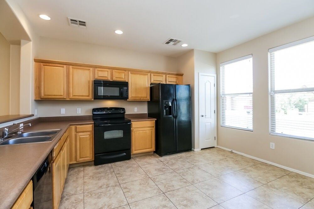 347 N Wesley - Photo 7 of 16