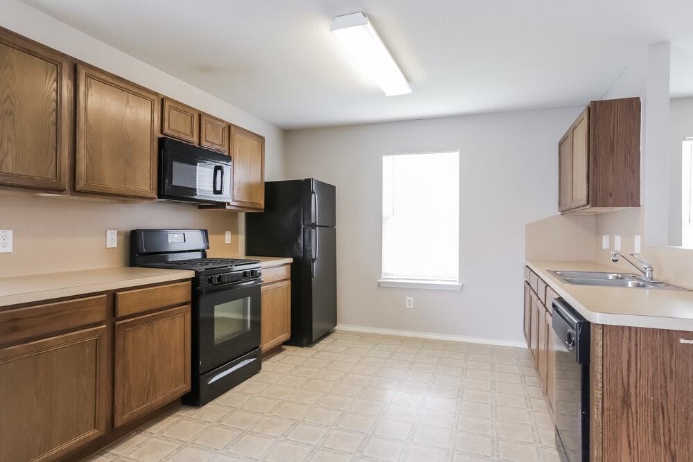 7935 Raven Creek Ln - Photo 6 of 17