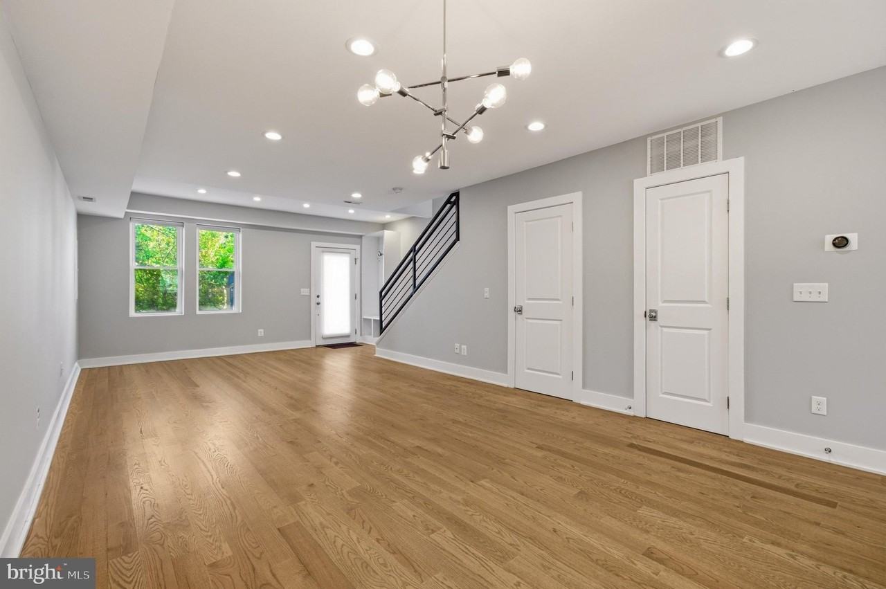 925 Delafield Pl Nw - Photo 5 of 32