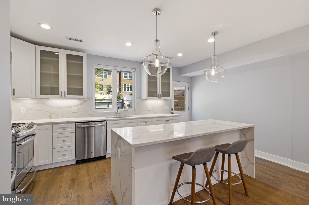 925 Delafield Pl Nw - Photo 7 of 32