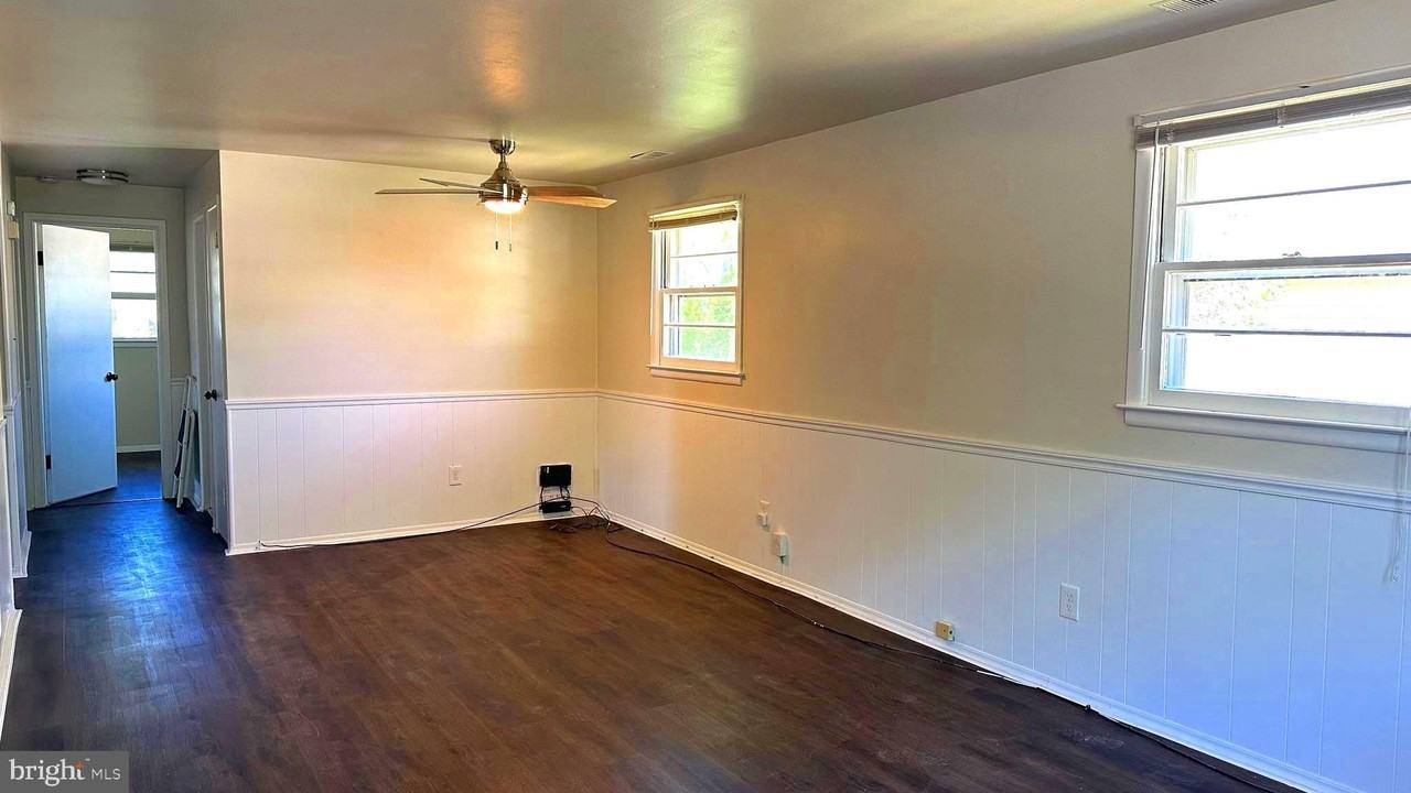 257 Evergreen Ave - Photo 3 of 9