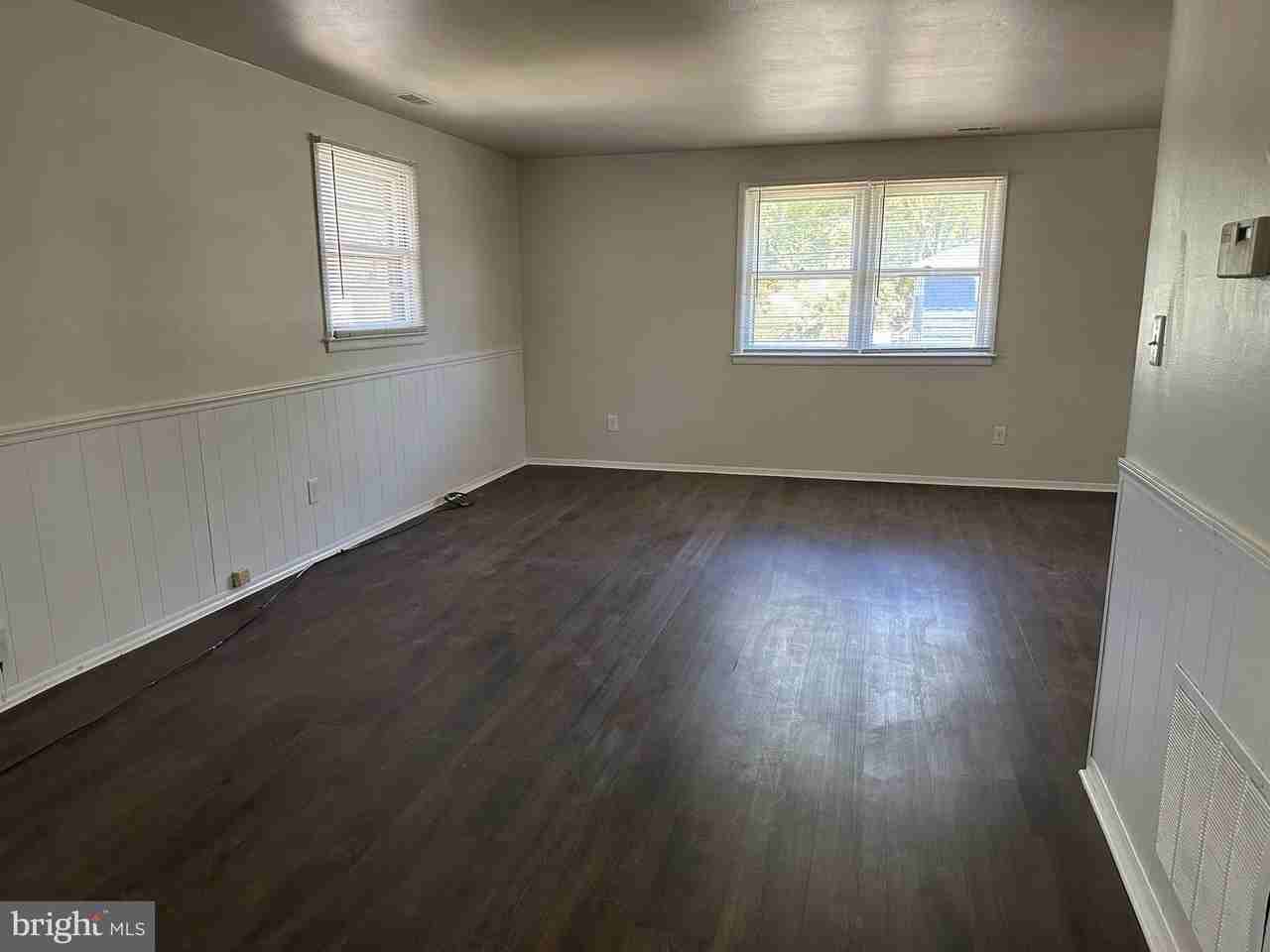 257 Evergreen Ave - Photo 5 of 9