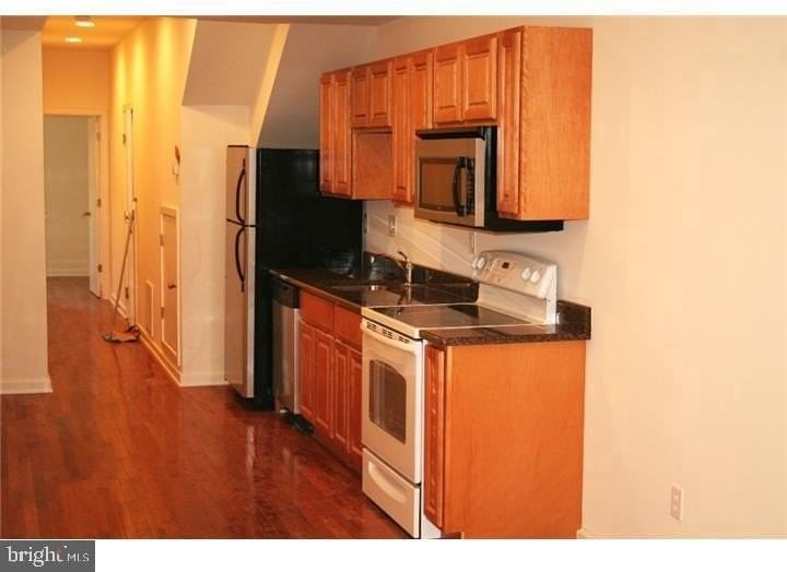 1817 N 17th St #C1 - Photo 2 of 5
