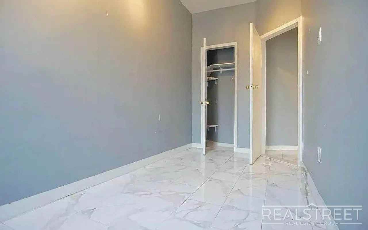 912 Gates Ave #1 - Photo 5 of 7