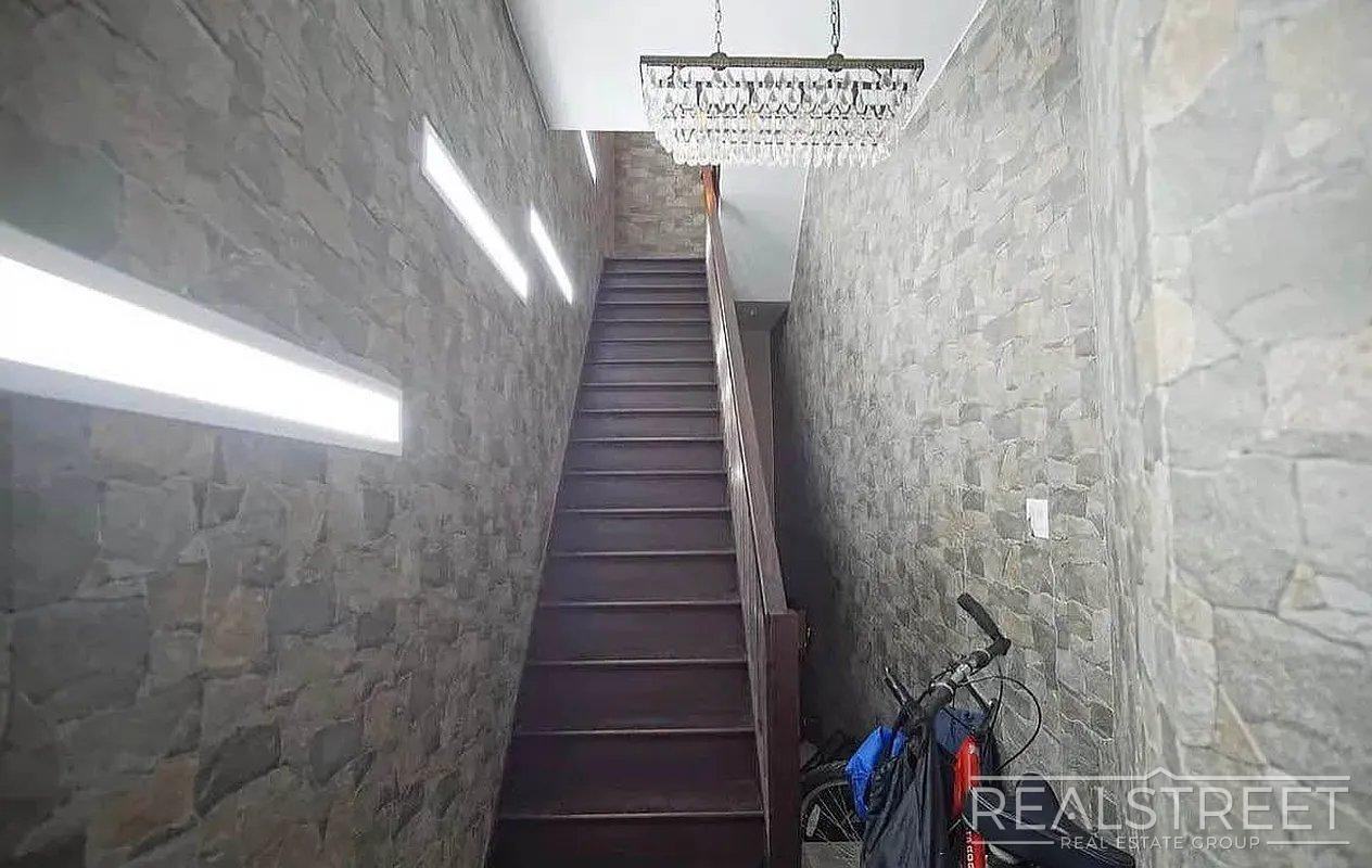 912 Gates Ave #1 - Photo 7 of 7