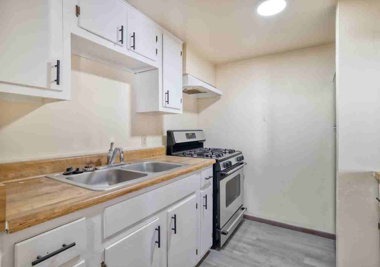1005 N Center Ave #A - Photo 3 of 9