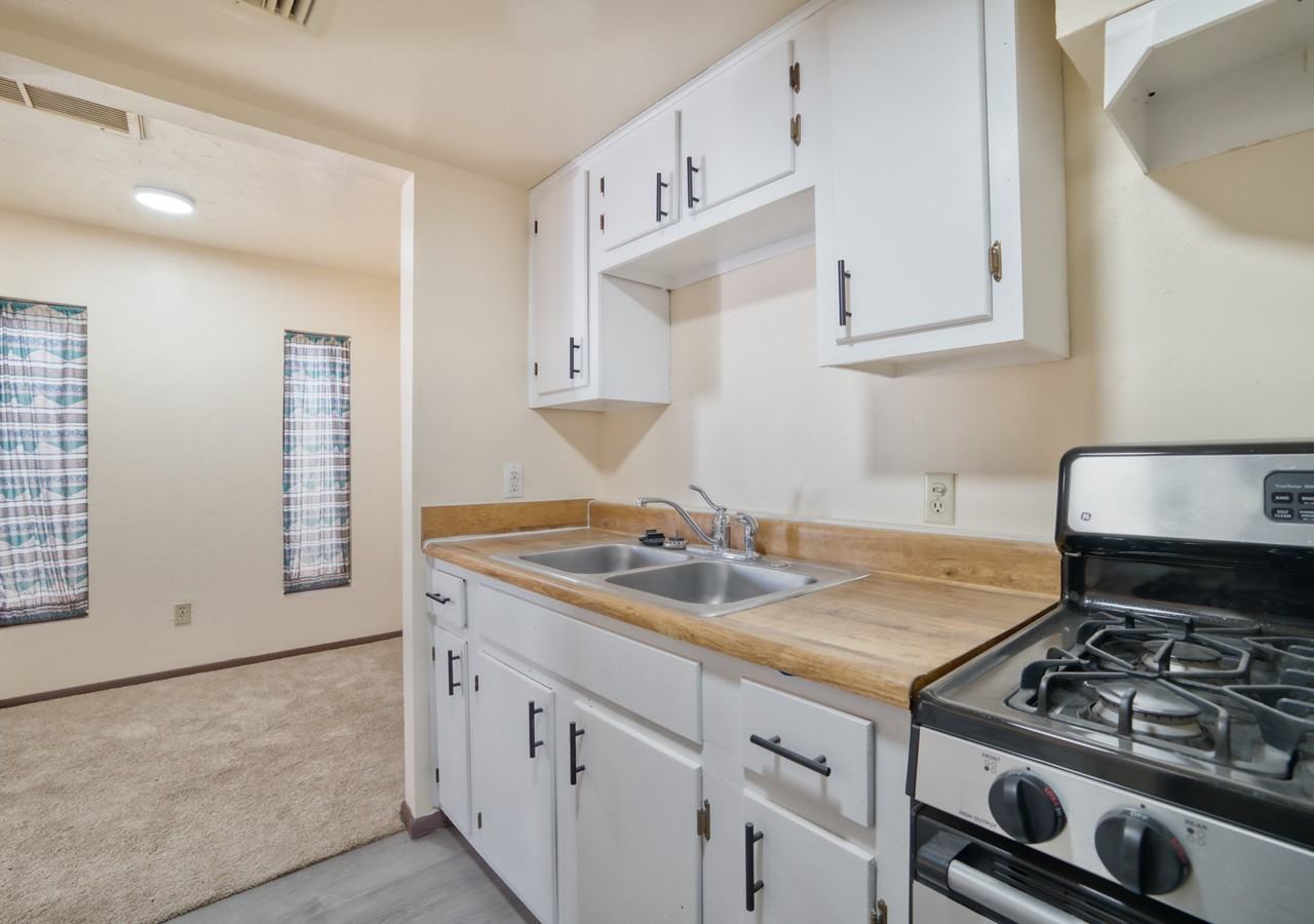 1005 N Center Ave #A - Photo 6 of 9