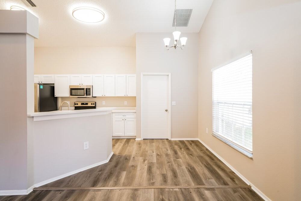 1434 Lakehurst Way - Photo 5 of 16