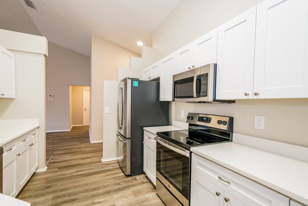 1434 Lakehurst Way - Photo 7 of 16