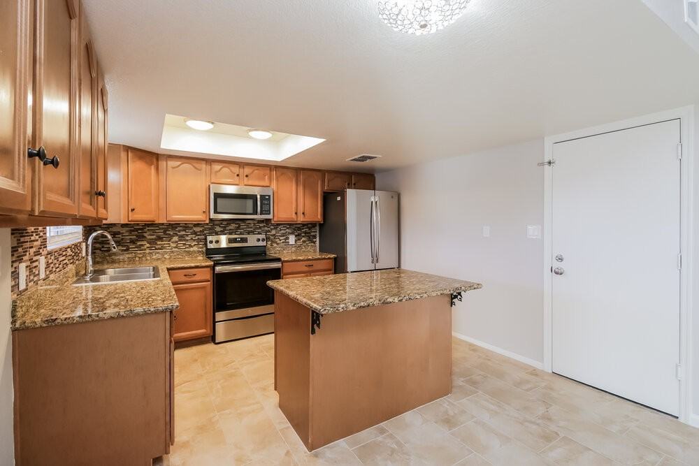 2641 E Isabella Ave - Photo 6 of 16