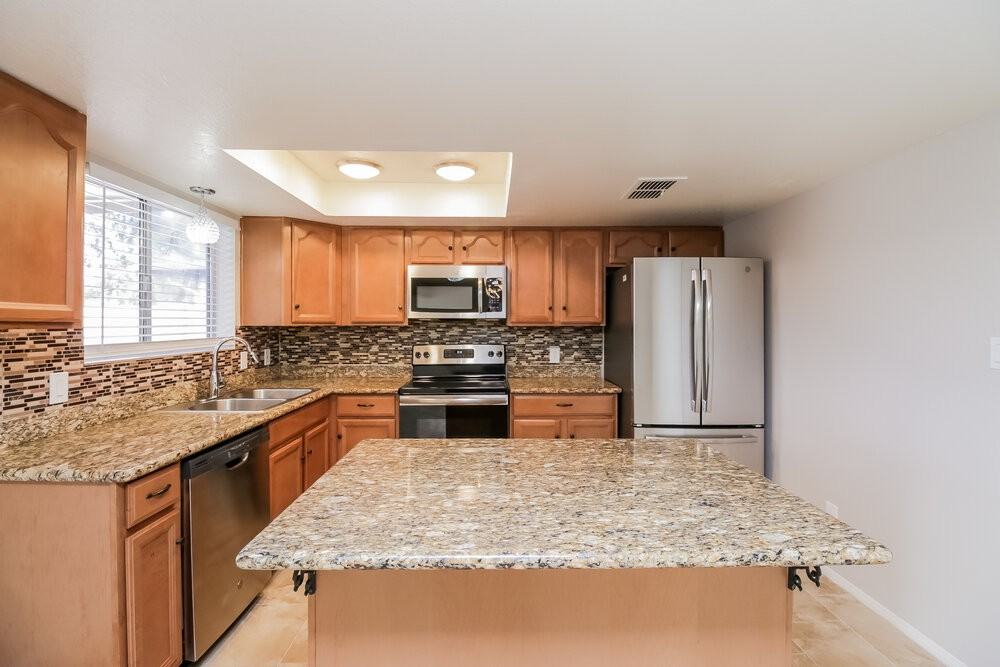 2641 E Isabella Ave - Photo 7 of 16