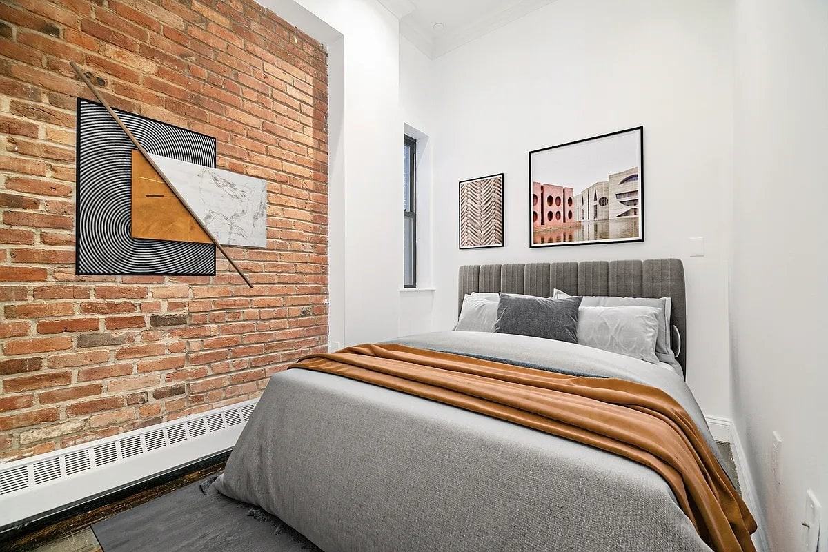 328 E 4th St #A - Photo 3 of 5