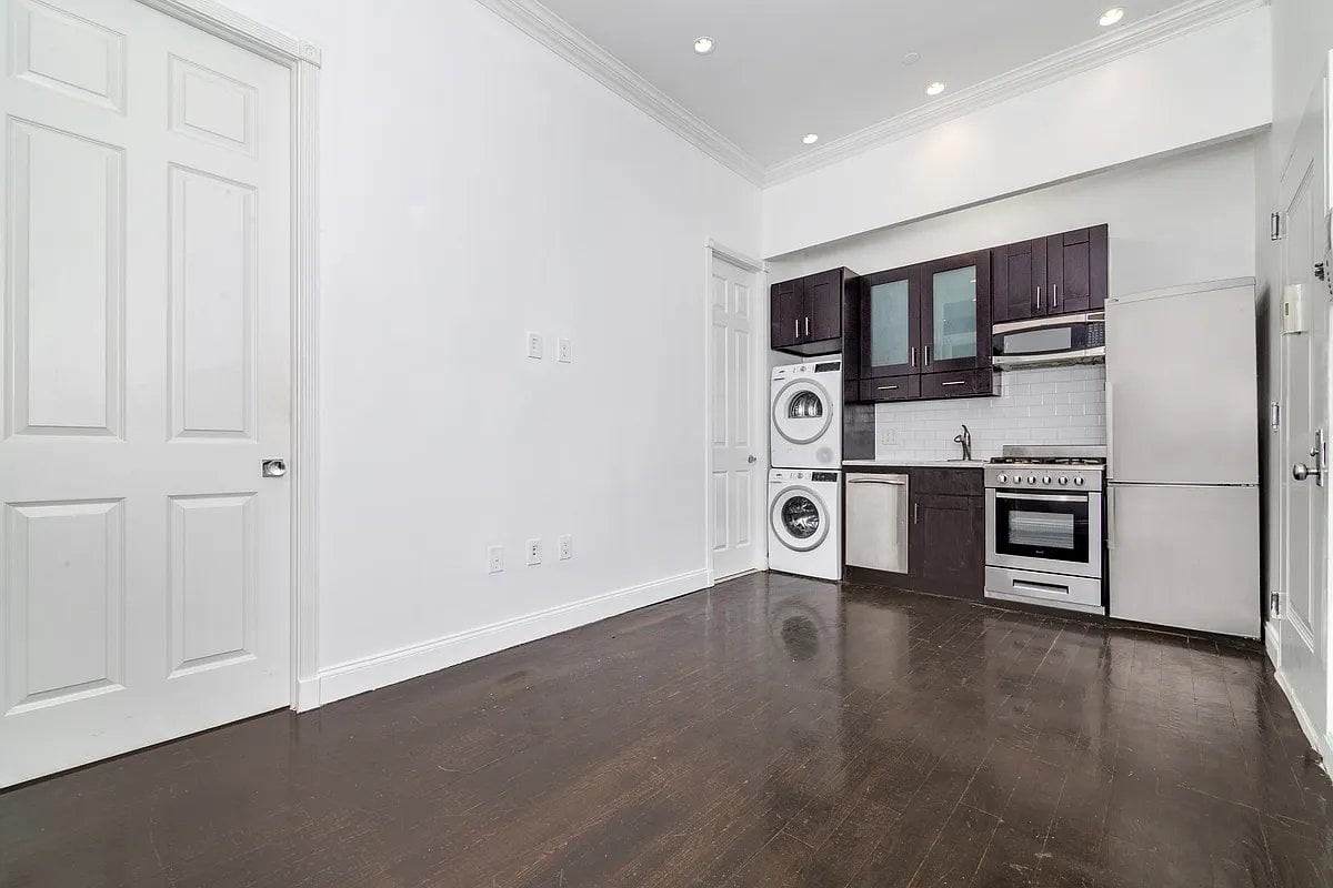 328 E 4th St #A - Photo 4 of 5