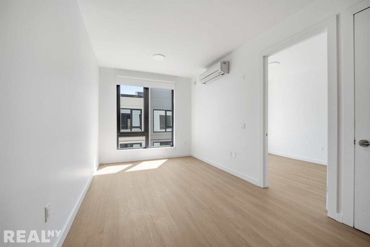 Bedford Ave #712B - Photo 5 of 9