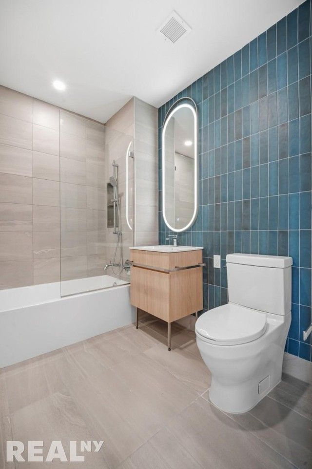 Bedford Ave #705 - Photo 3 of 12