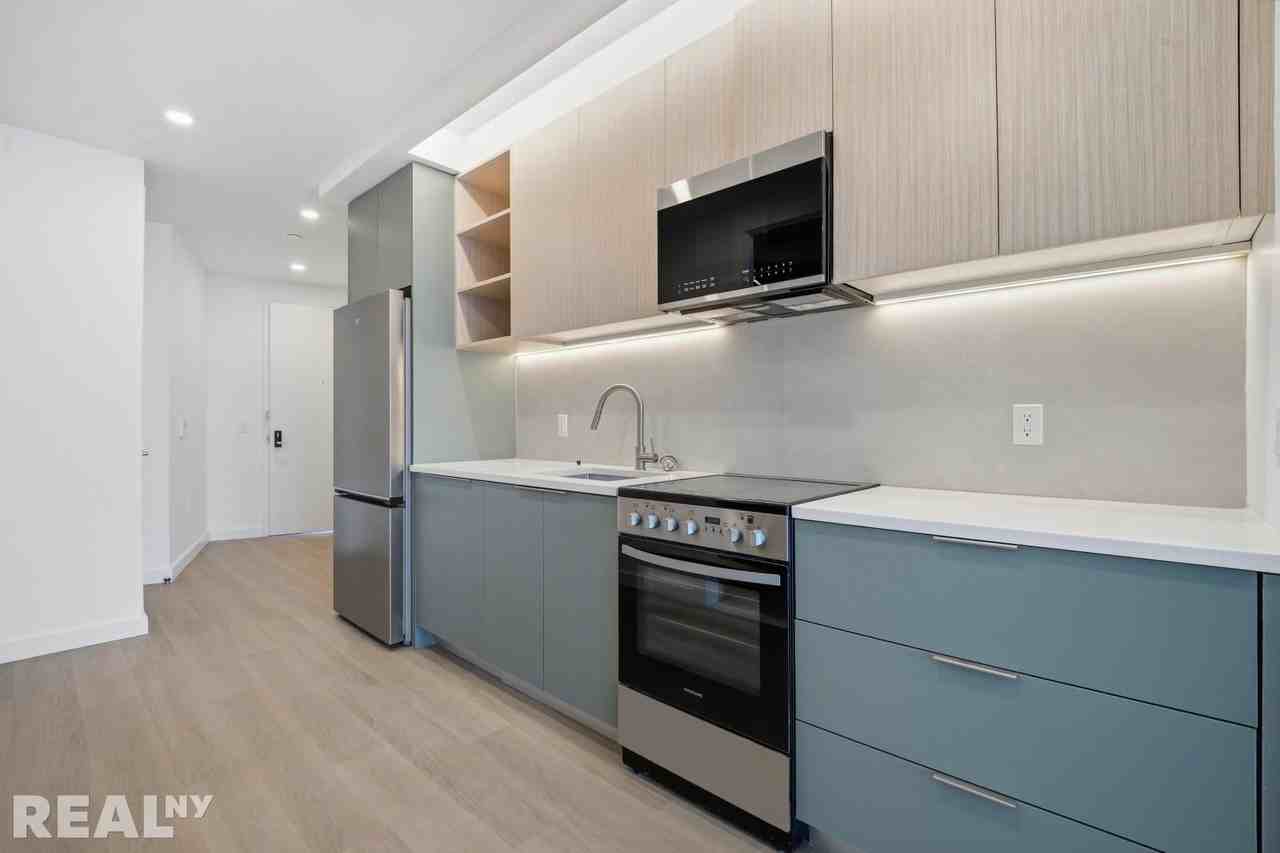 Bedford Ave #705 - Photo 4 of 12