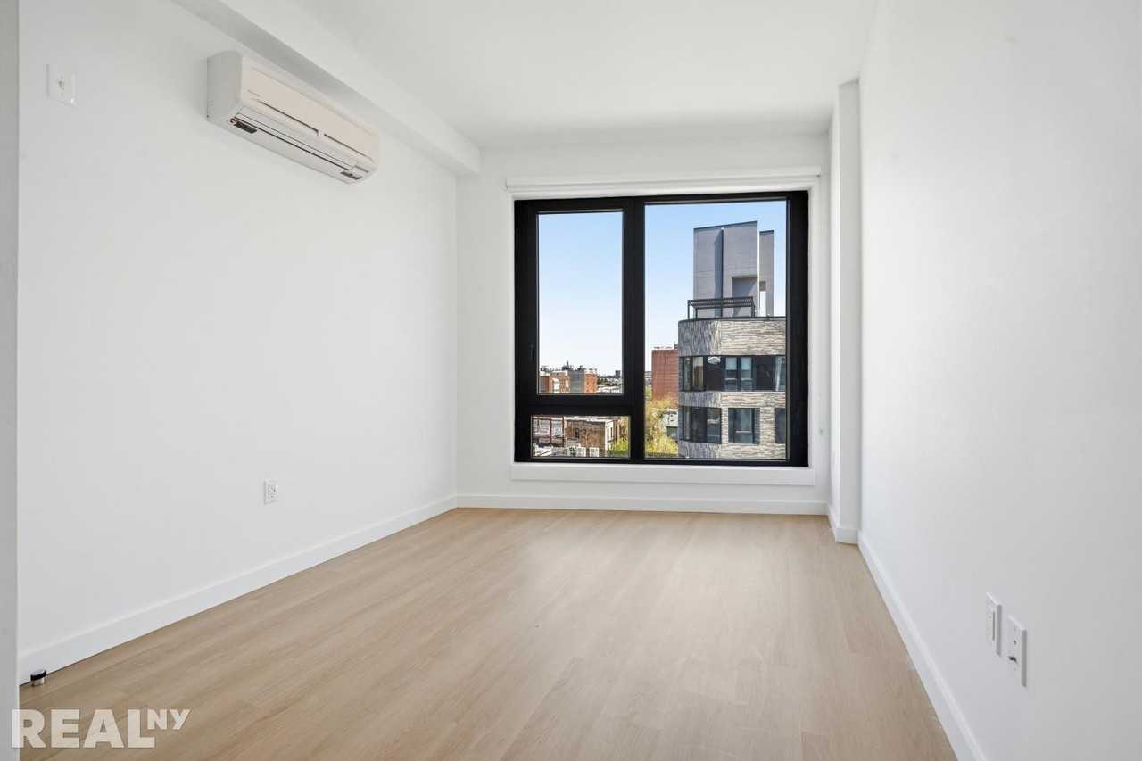 Bedford Ave #602 - Photo 2 of 14