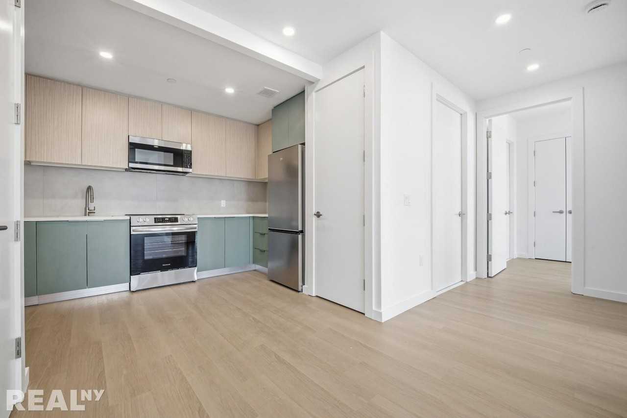 Bedford Ave #602 - Photo 6 of 14