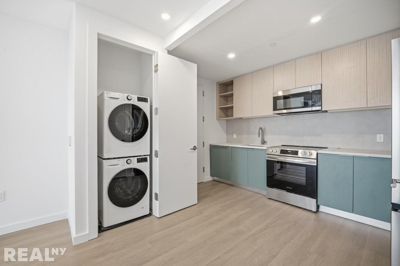 Bedford Ave #602 - Photo 7 of 14