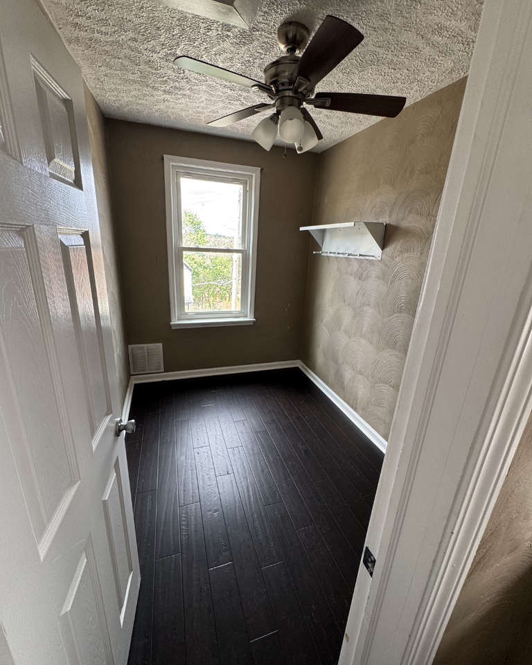 1635 Methyl Street - Photo 6 of 15