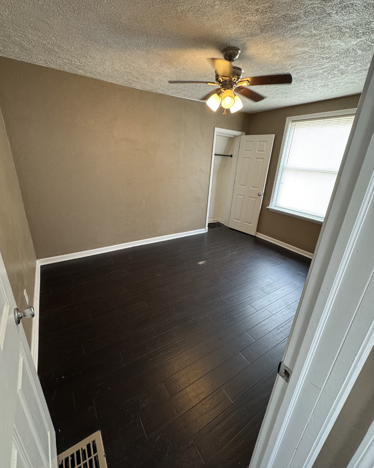 1635 Methyl Street - Photo 7 of 15