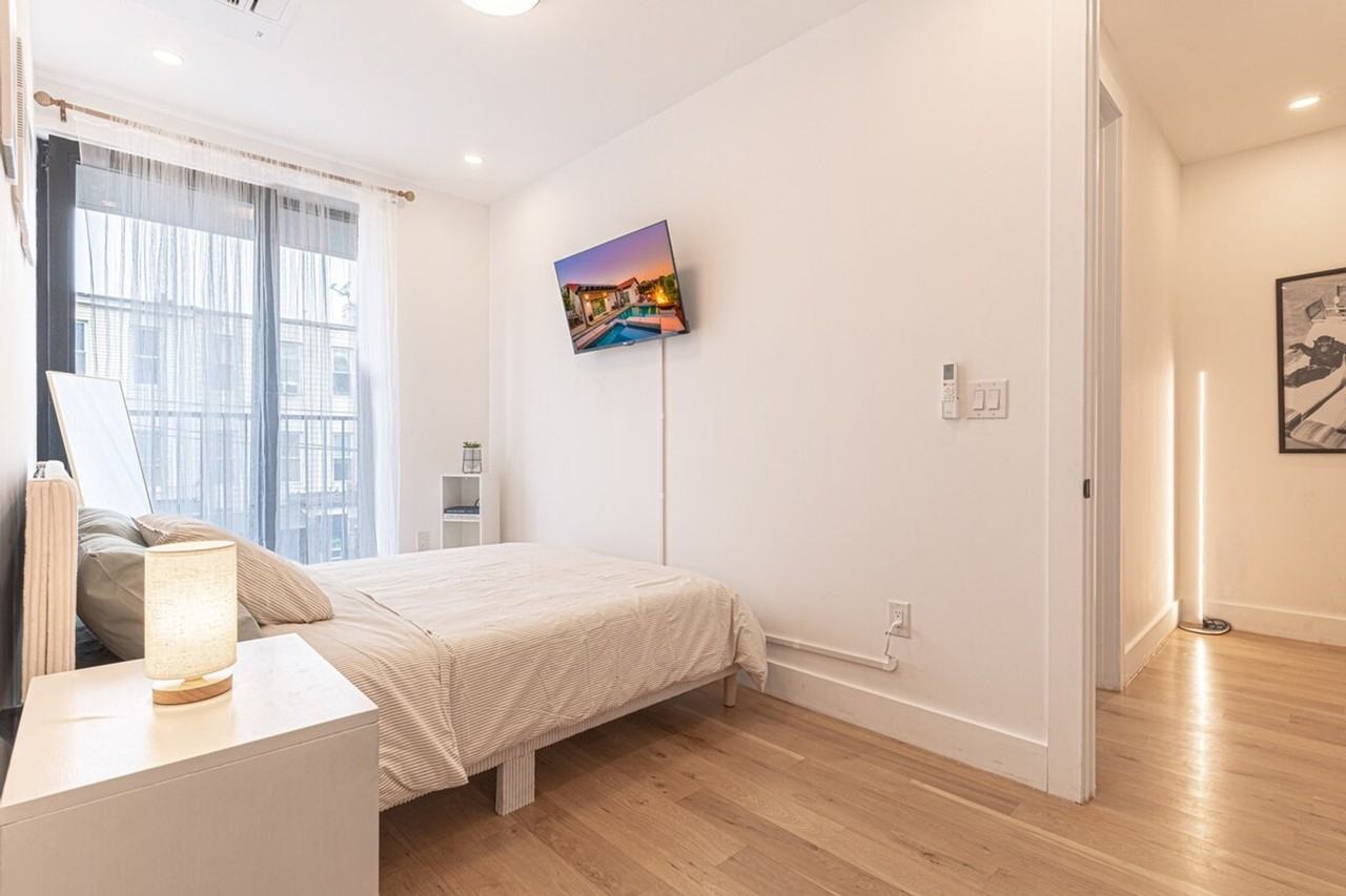 233 Covert St #1515247P - Photo 5 of 25