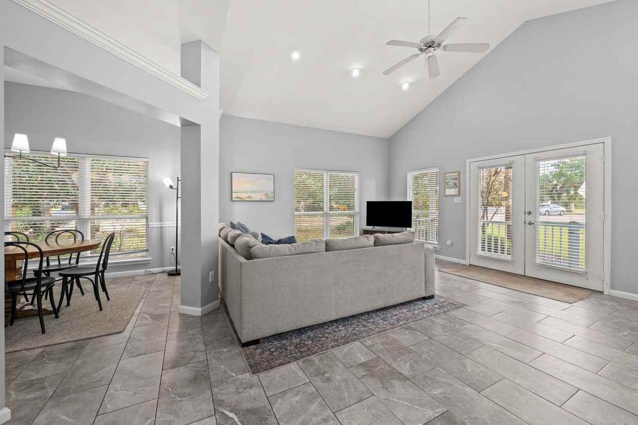 4618 Windstarr Dr #1285903P - Photo 3 of 43