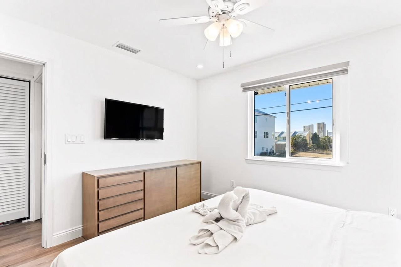 8115 Thomas Dr #1355017P - Photo 4 of 24