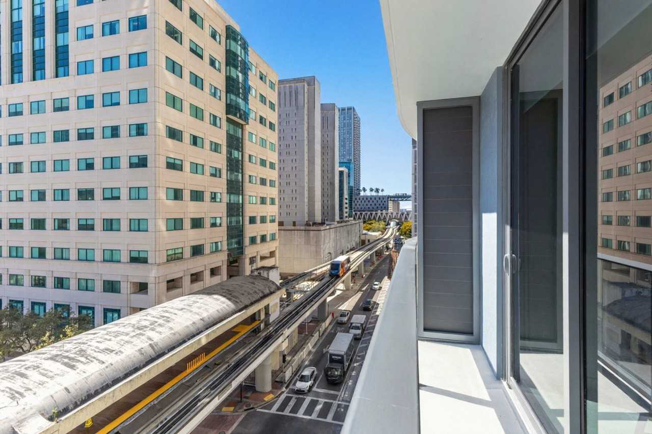 501 Ne 1st Ave #1502663P - Photo 7 of 29