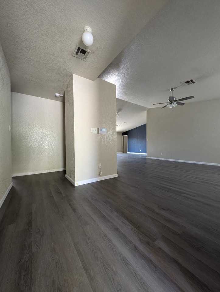 11287 E 26th St - Photo 4 of 20
