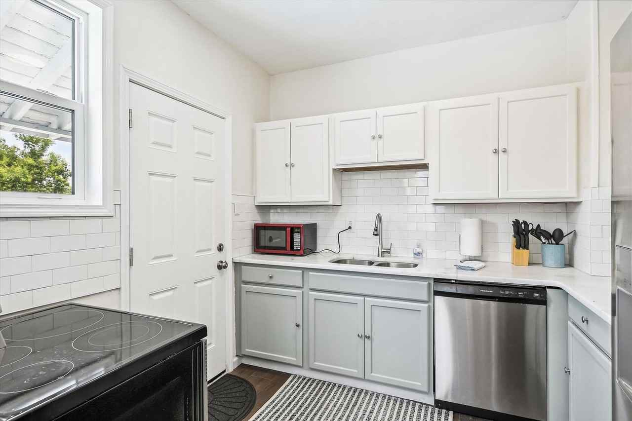 300 Mercedes Ave #1523335P - Photo 7 of 35