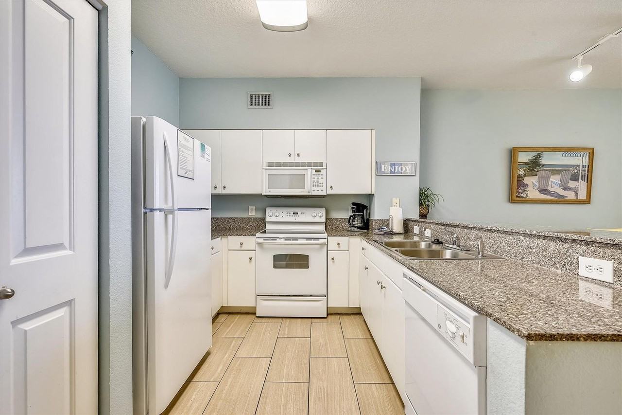 9896 S Thomas Dr #1523311P - Photo 4 of 28