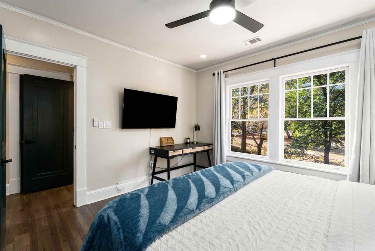 898 North Ave Ne #1523268P - Photo 7 of 16