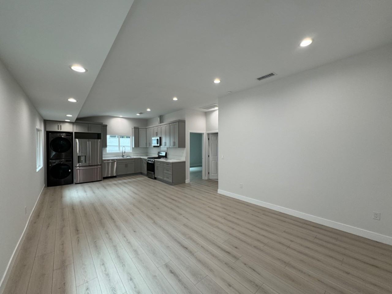 1207 N Kingsley Dr - Photo 3 of 11