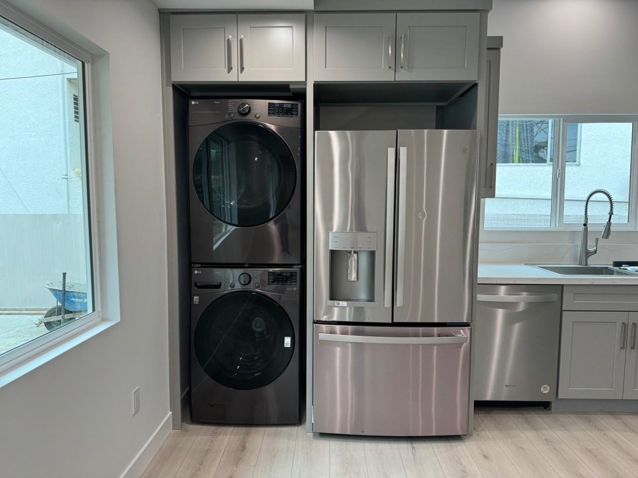 1207 N Kingsley Dr - Photo 4 of 11