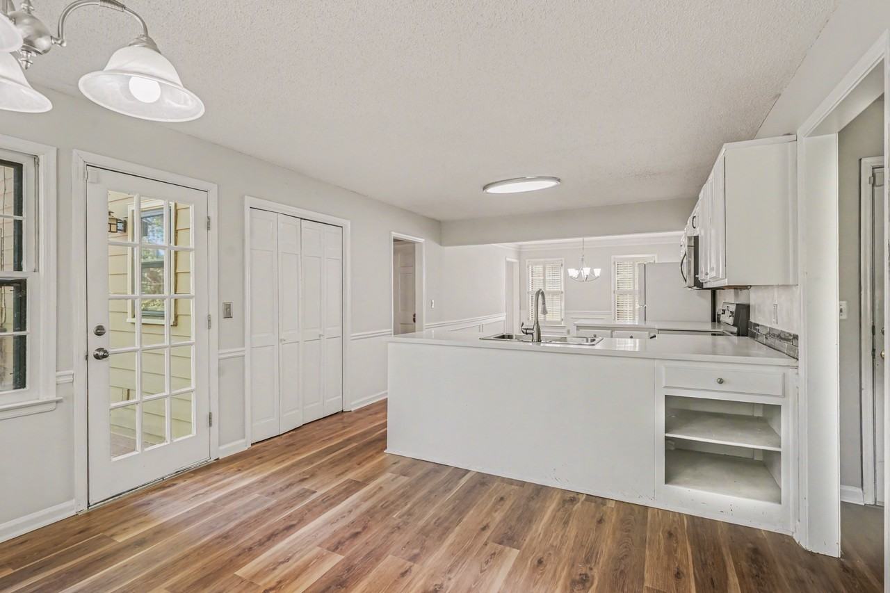 1527 Ridgewood Drive Southwest - Photo 5 of 23