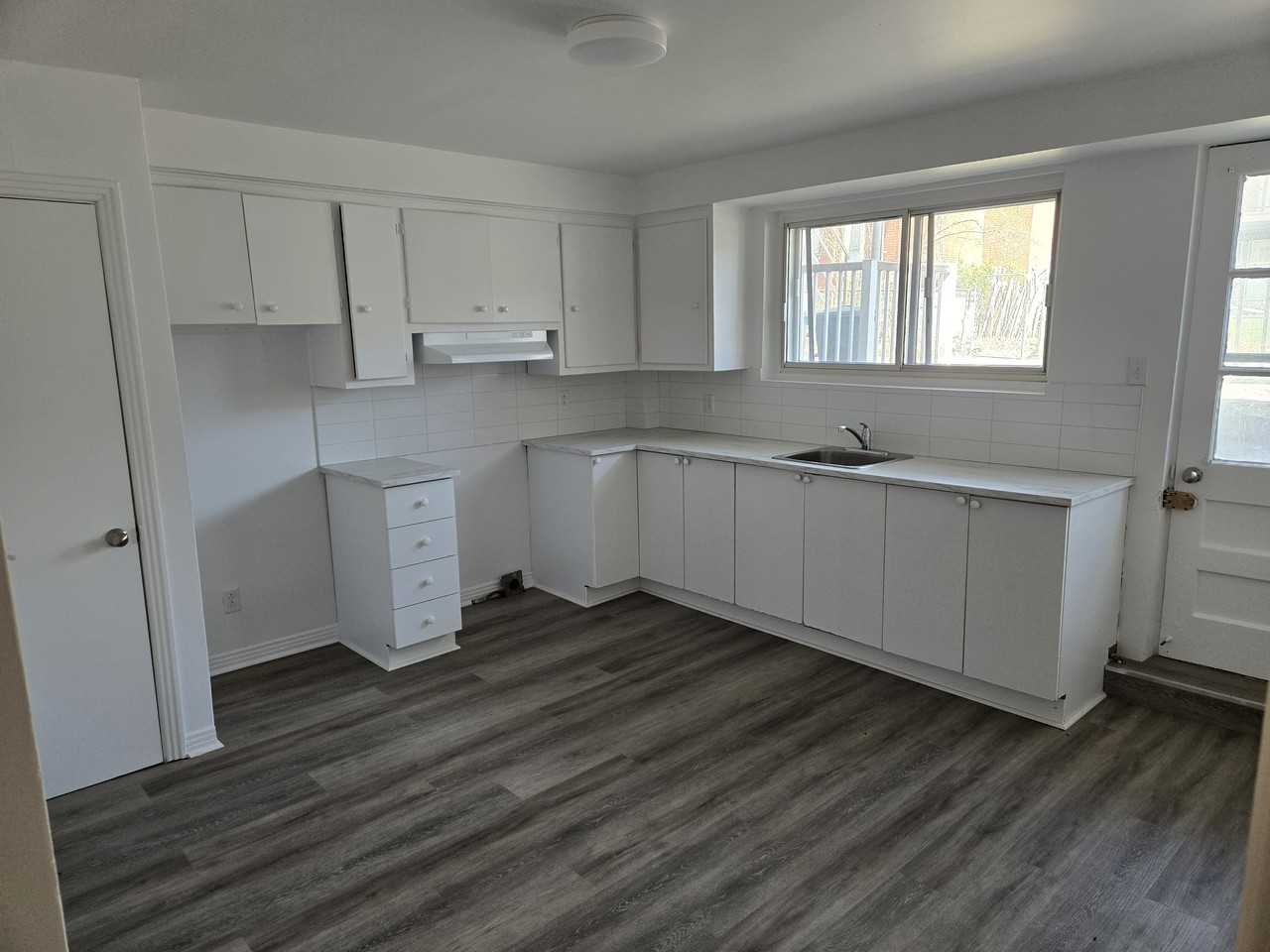 6969 30 Avenue #1 - Photo 7 of 8