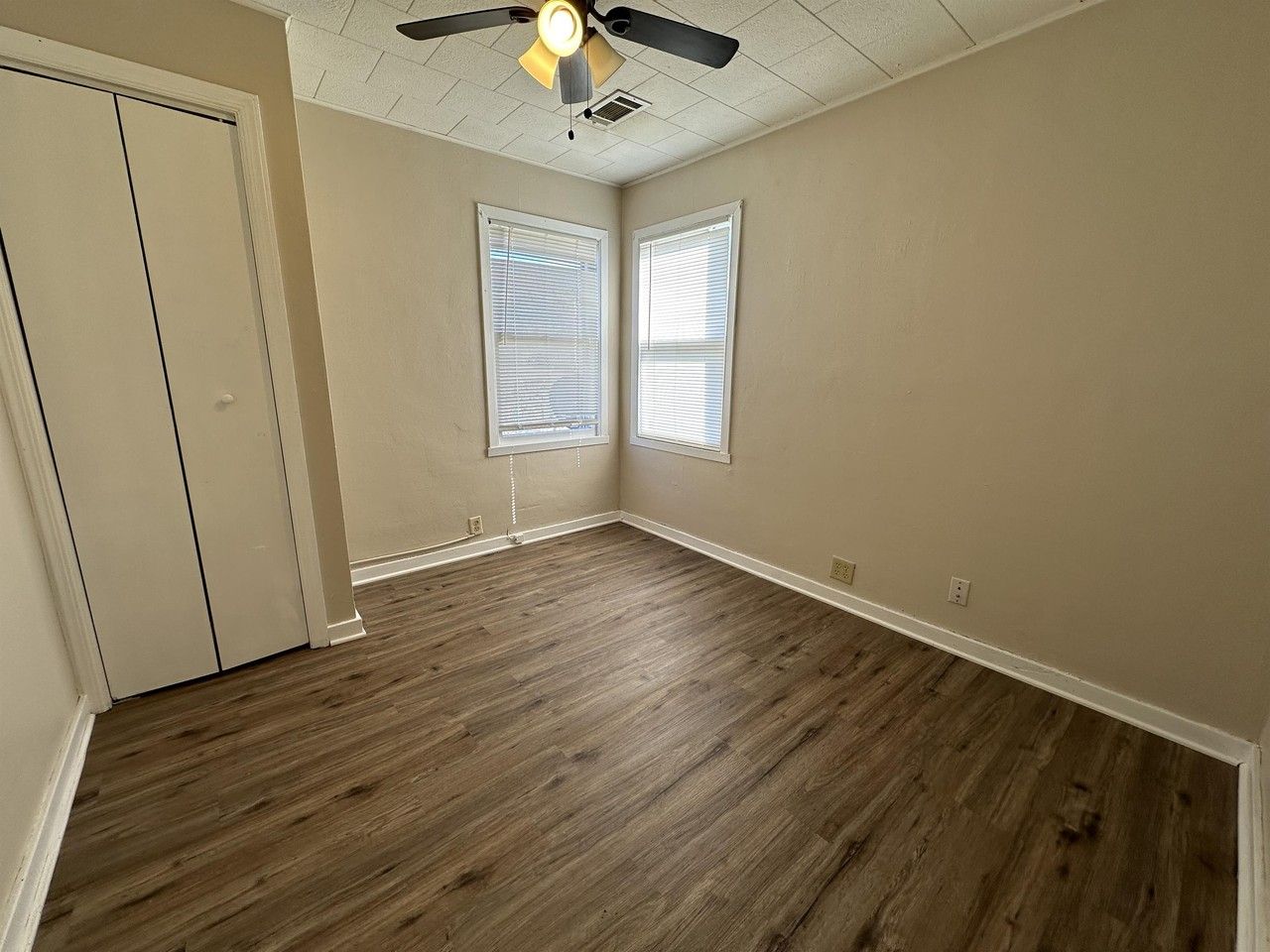 322 Old River Road Ct #7 - Photo 4 of 8