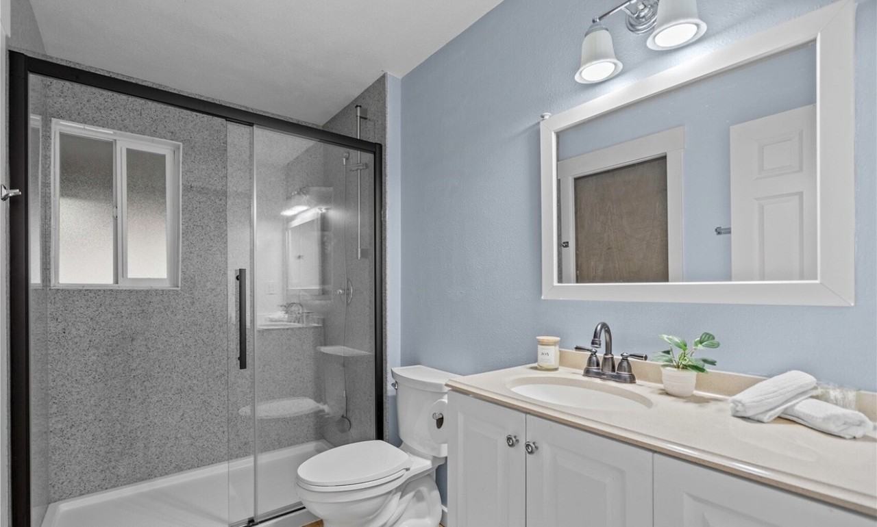 616 117th St S #8 - Photo 4 of 5