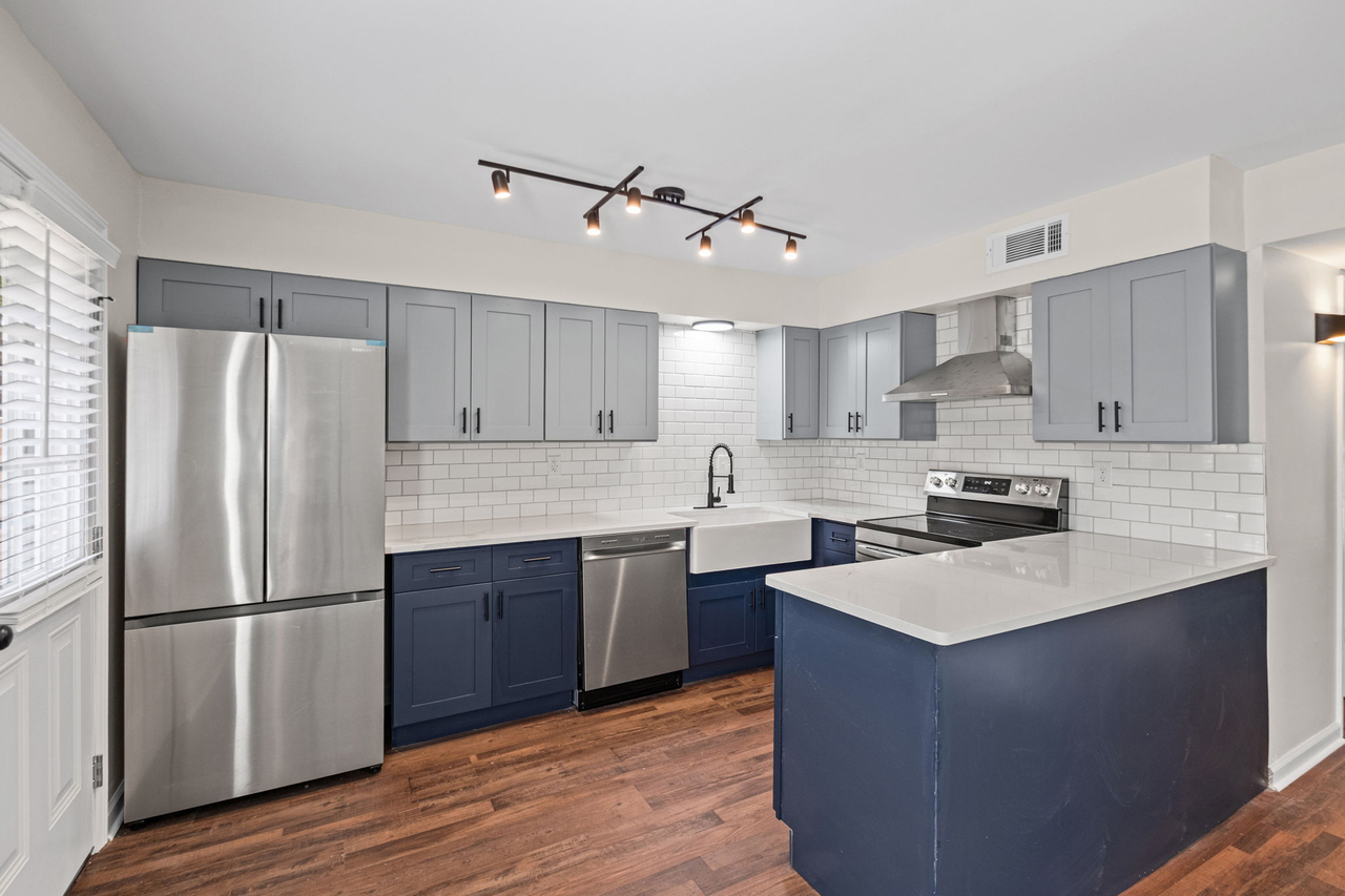 Fairfax Manor Townhomes - Photo 4 of 16