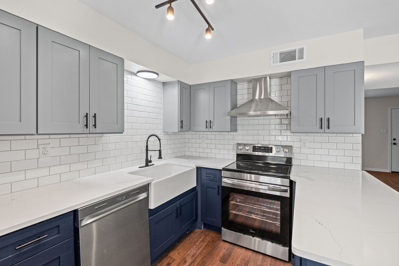 Fairfax Manor Townhomes - Photo 5 of 16