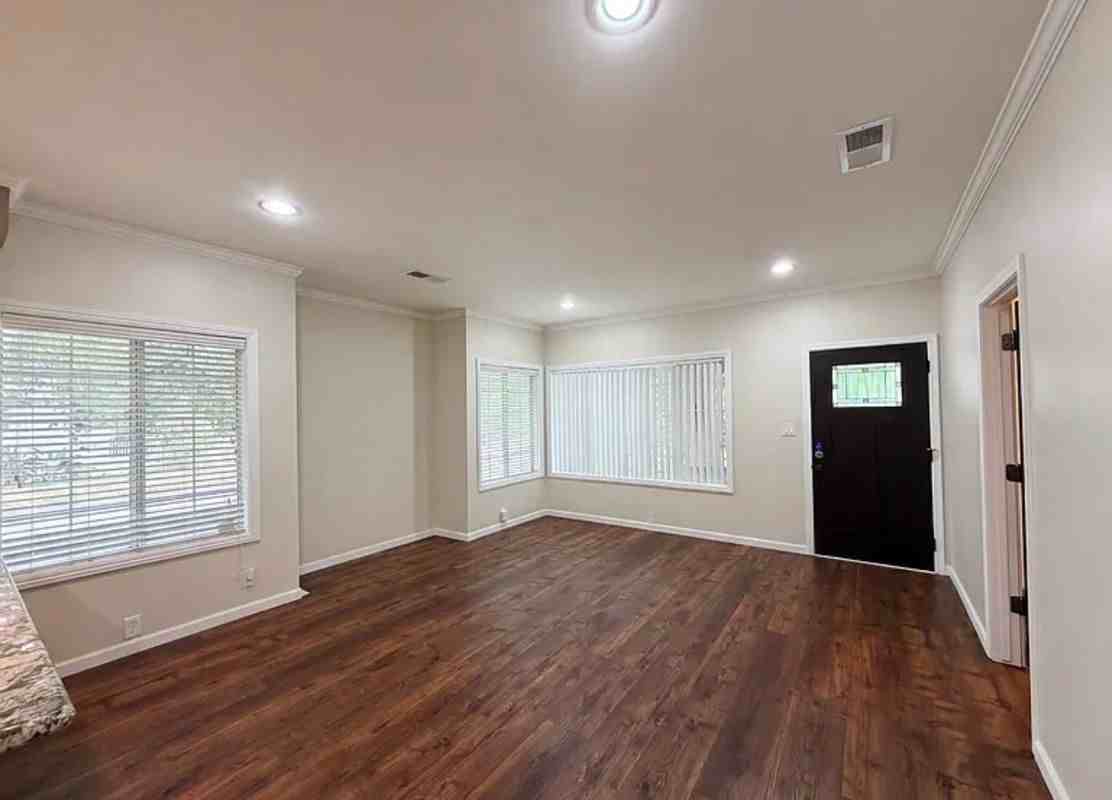 231 22nd St - Photo 3 of 38